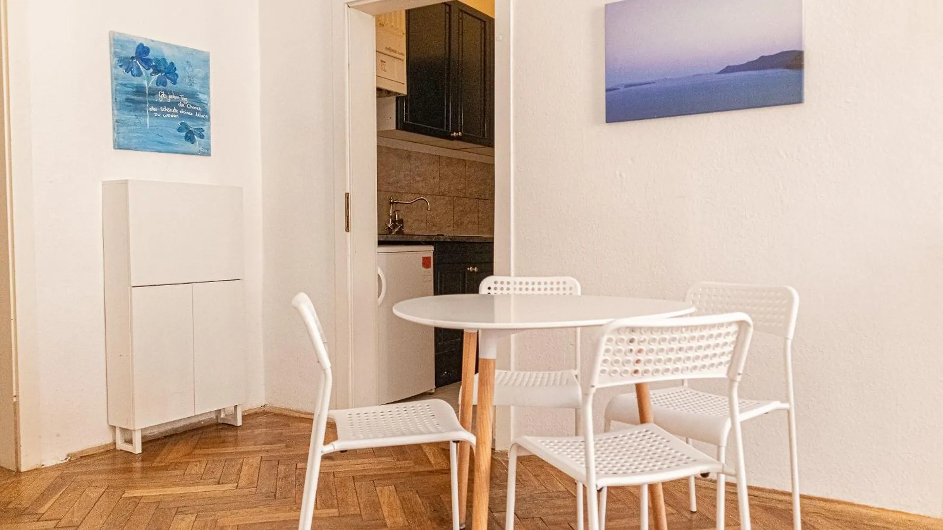Stylish 2Br, Perfect Location & Well Connected Apartment Vienna 0*,  Austria