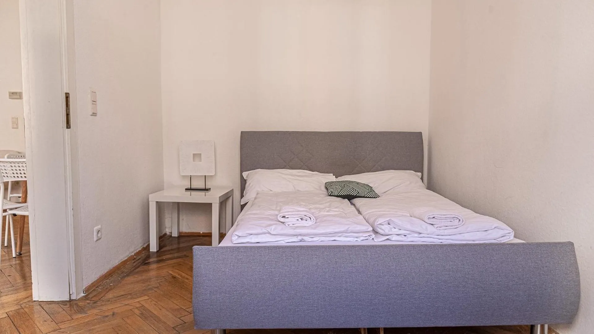 Stylish 2Br, Perfect Location & Well Connected Apartment Vienna