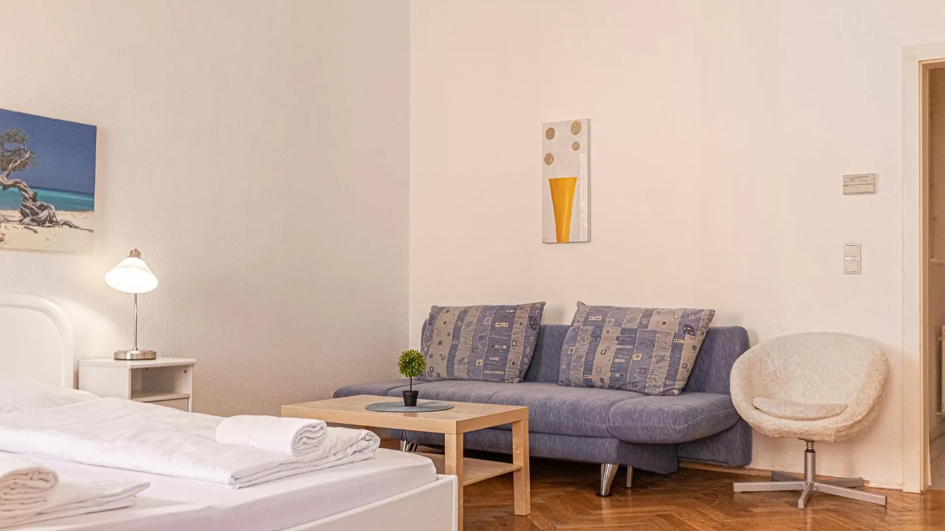 Stylish 2Br, Perfect Location & Well Connected Apartment Vienna Austria
