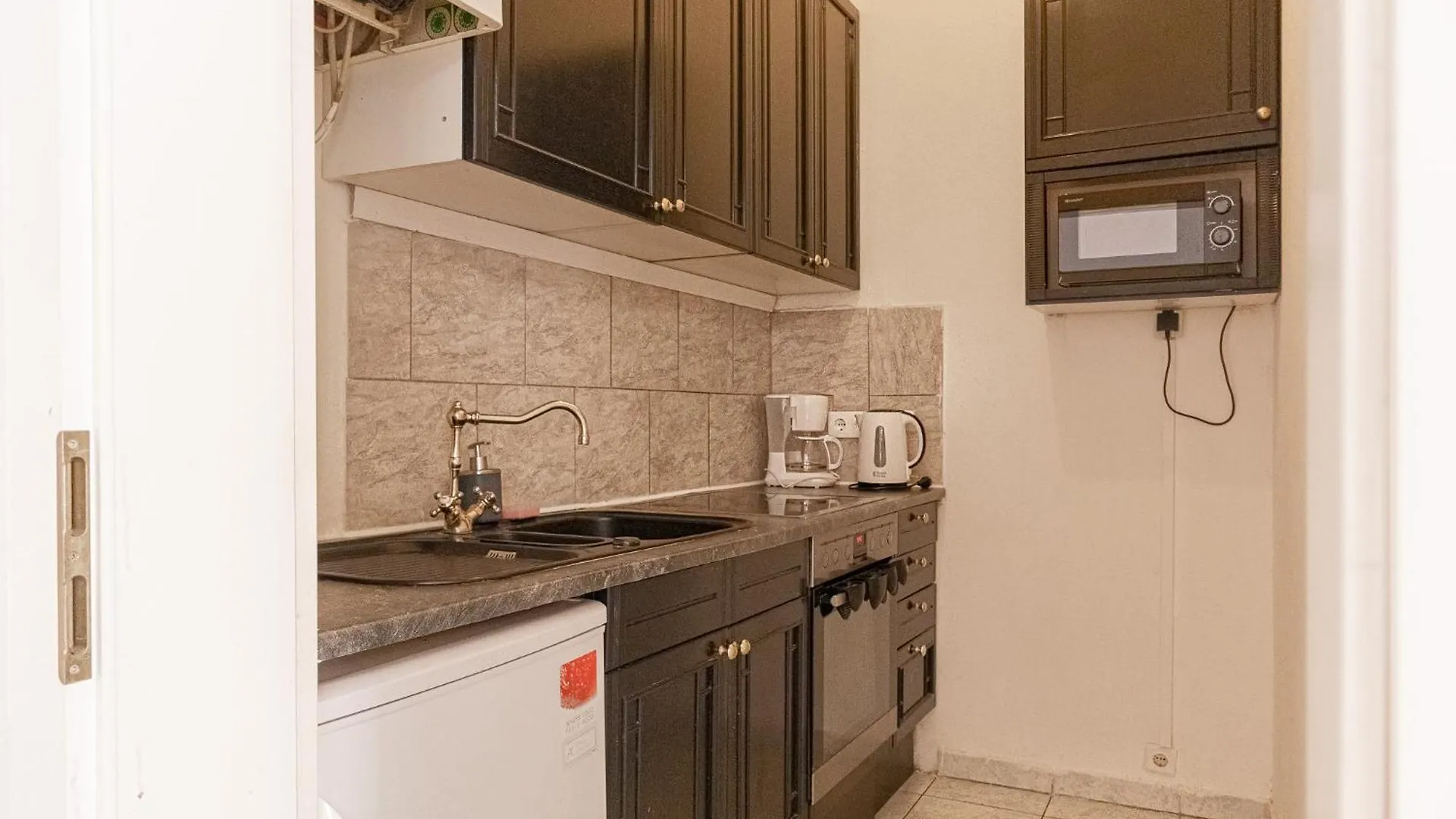 Stylish 2Br, Perfect Location & Well Connected Apartment Vienna Austria